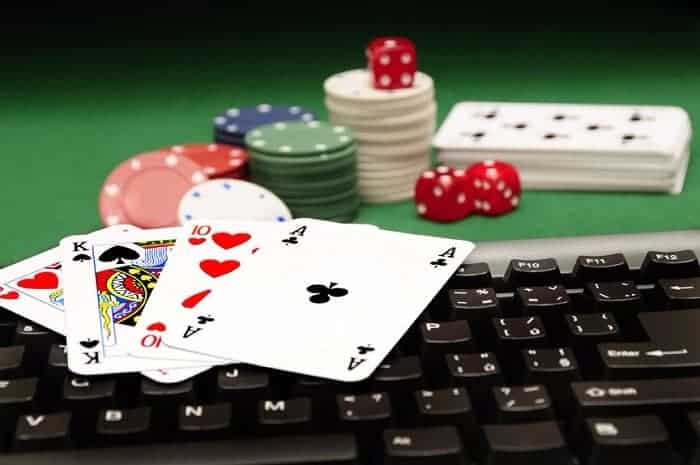 Uu diem cua game bai poker truc tuyen la gi - Hinh anh 2