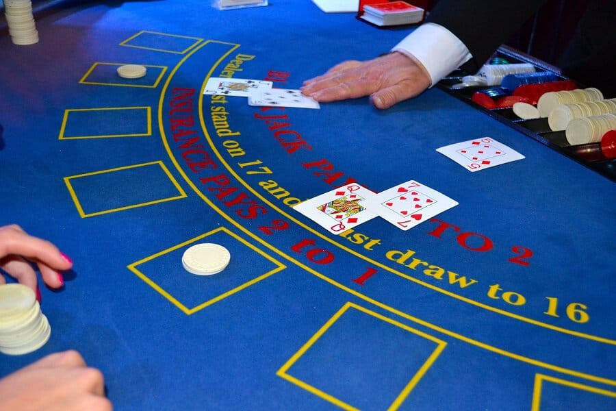 Làm thế nào để tận dụng lợi thế khi chơi Blackjack? - Hình 2