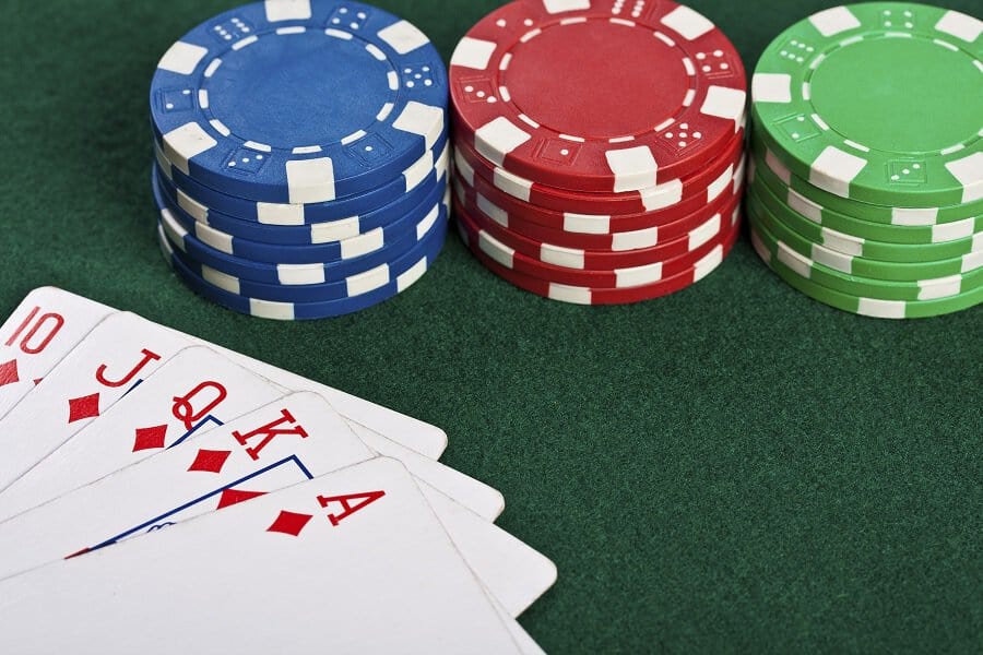 Những chiến thuật chắc chắn bạn muốn biết để làm chủ poker - Hinh 2